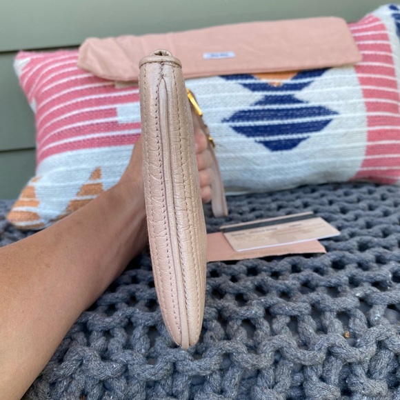 NEW MIU MIU CLUTCH WRISTLET WITH AUTHENTICITY CARD VITELLO SHINE CIPRIA PRADA - Picture 10 of 13